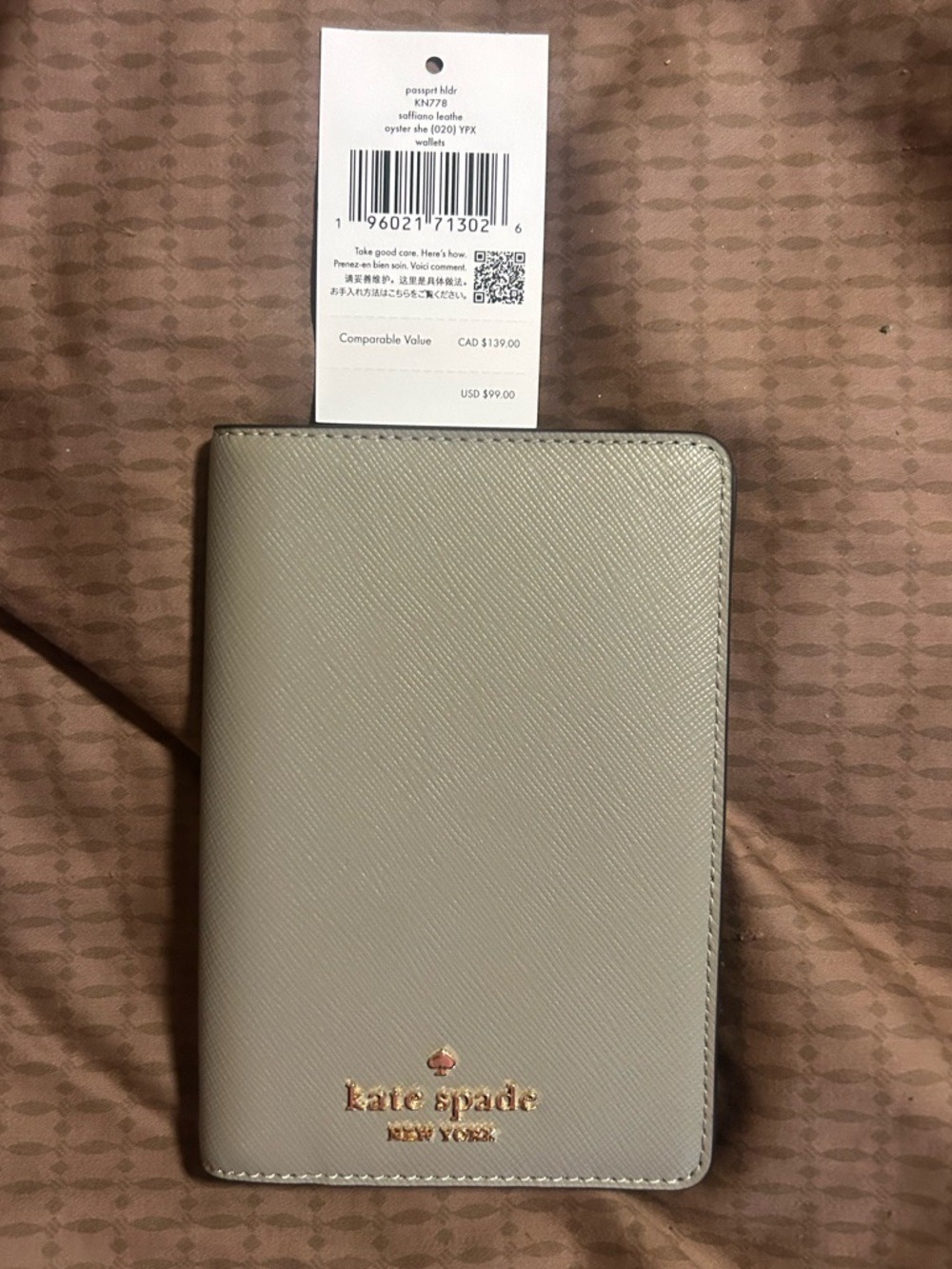 Kate Spade New York Saffiano Passport Holder in oyster she - Picture 1 of 10